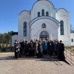 СВЯЩЕННИКИ И ПРИХОЖАНЕ НОВОГРУДСКИХ ХРАМОВ СОВЕРШИЛИ АВТОПРОБЕГ В СЛОНИМСКИЙ РАЙОН