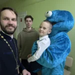 ВОЛОНТЕРЫ ПРИНЕСЛИ ПРАЗДНИЧНОЕ НАСТРОЕНИЕ В ПЕДИАТРИЧЕСКОЕ ОТДЕЛЕНИЕ СЛОНИМСКОЙ ЦРБ