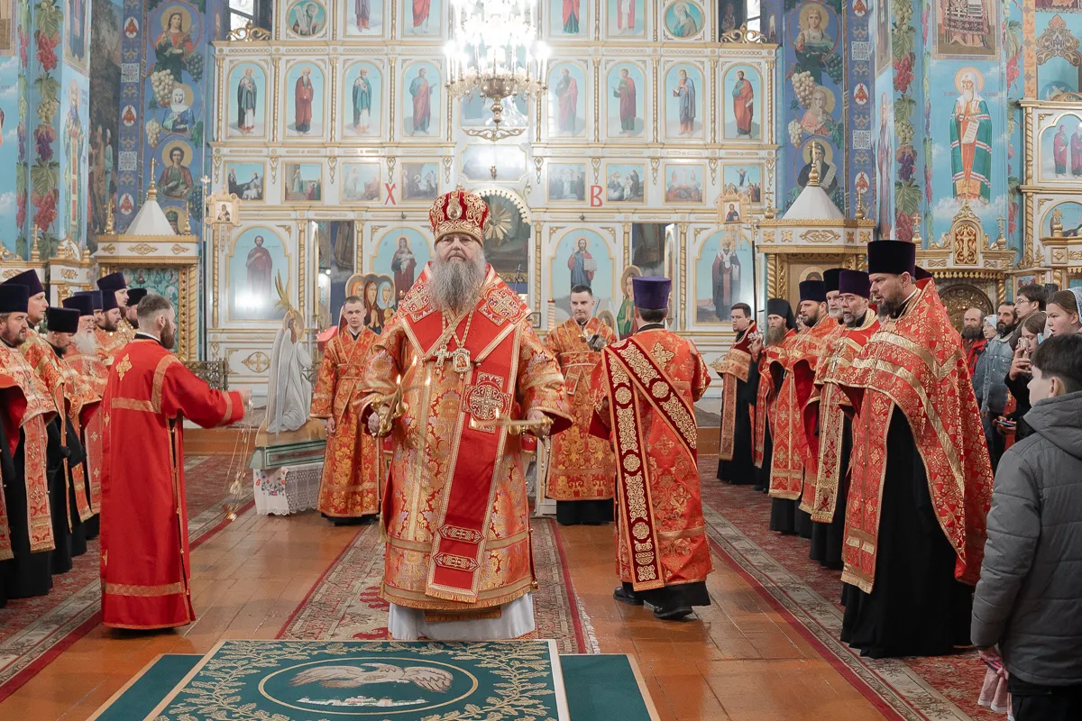 АРХИЕПИСКОП ГУРИЙ СОВЕРШИЛ ВЕЛИКУЮ ПАСХАЛЬНУЮ ВЕЧЕРНЮ В КАФЕДРАЛЬНОМ СОБОРЕ ГОРОДА СЛОНИМ