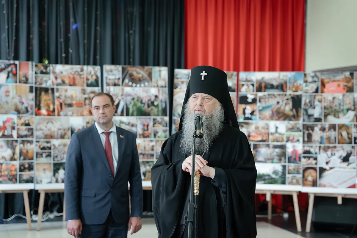 В СЛОНИМЕ ОТКРЫЛАСЬ ФОТОВЫСТАВКА «ЛИТУРГИЯ С ПАТРИАРХОМ»